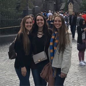 Meet your Posher, Amelia